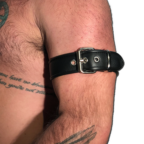 Buckle Armband with Color Piping-Leather-Swish Embassy